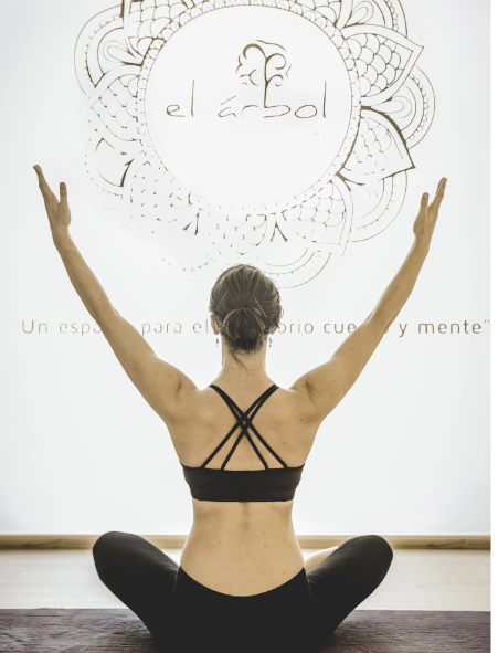 slider-cabecera-1-el-arbol-mujer-de-espaldas-yoga2x