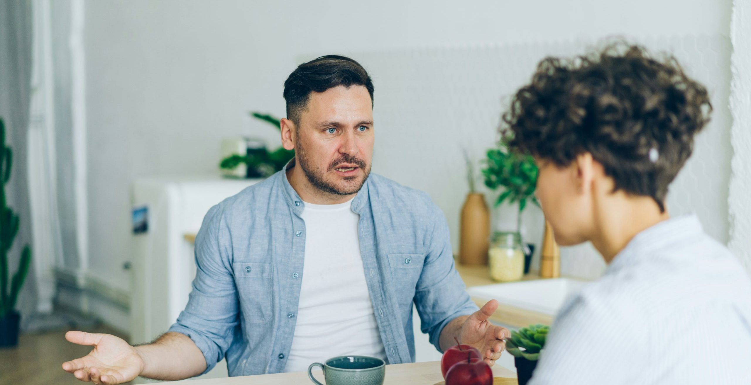 Conversación sobre ansiedad y bienestar emocional – El Árbol PsicologíaUne persona se pregunta